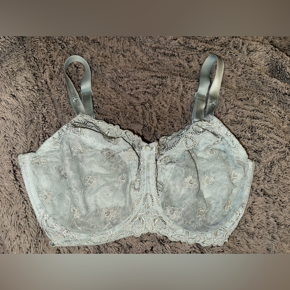 Wacoal Satin and Lace Underwire Bra 34DDD